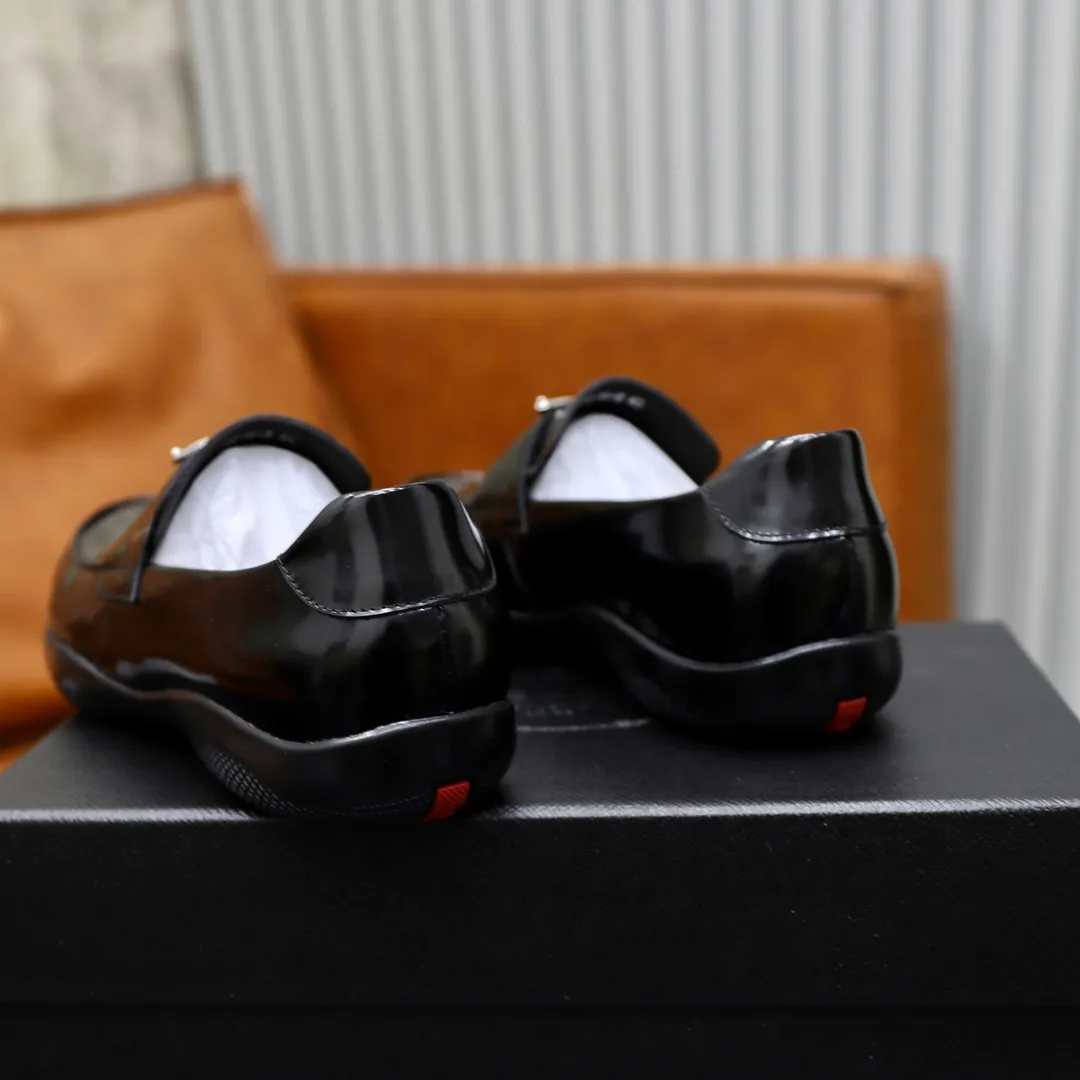 Men's shoes💰600💰Top original order Brand: PRADA (Prada) Standard code: Men's code 38/44 (45 can be customized) Grade: Same as the official website Material: Original cowhide surface, cowhide lining, original wear-resistant soft outsole Style category: Business casual slip-on shoes, young fashion, European and American trends, British style Color: actual picture color